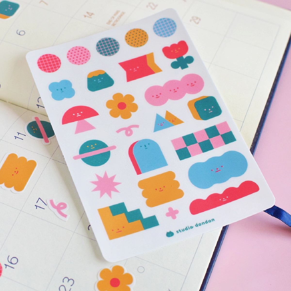 Feuille d'autocollants de formes kawaii